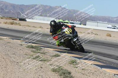 media/Oct-30-2025-Racers Edge (Thu) [[dabbdaf680]]/3-B Group/Session 3 (Turn 15 Inside)/